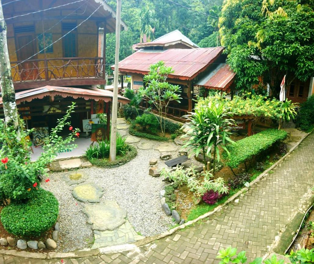 Eriono Guest House Bukit Lawang Exterior foto